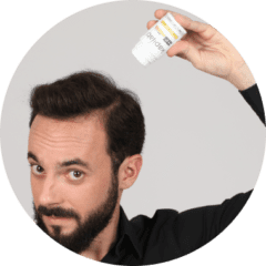 Prima di applicare le fibre, i capelli devono essere puliti e asciutti